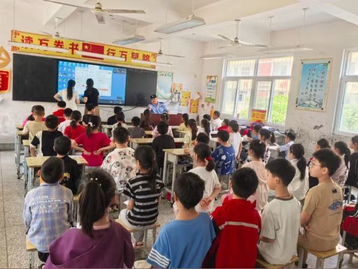 校园普法不可少，健康成长乐逍遥——毛集司法所开展“法律进学校”普法宣传活动